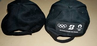 Gorra Ferrari original + tres gorras más.