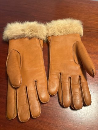 Guantes de piel y sobrecuello
