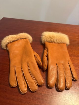 Guantes de piel y sobrecuello