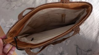 Bolso de piel sintética beige y marrón