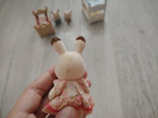 Familia Conejos Sylvanian con 3 Camas Bebé