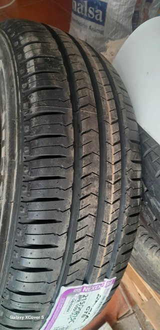 Neumático Nexen Roadian CT8 215/70R15C 109/107S