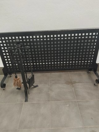 Pantalla Protectora Chimenea Metálica Negra