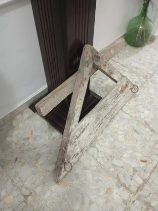 Separador de escalera de madera