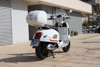 Vespa GTS 300 Super Blanca 2023