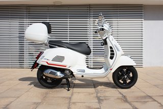 Vespa GTS 300 Super Blanca 2023