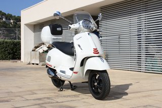 Vespa GTS 300 Super Blanca 2023