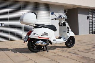 Vespa GTS 300 Super Blanca 2023