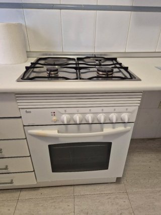 Cocina de gas con horno Teka