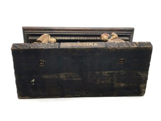 Cofre antiguo de madera tallada Lareira gallega