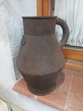 Medidor de hierro antiguo San Sadurni