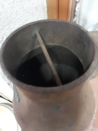 Medidor de hierro antiguo San Sadurni