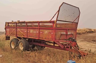 Repartidor de estiercol JF de 7.000 Kgs.