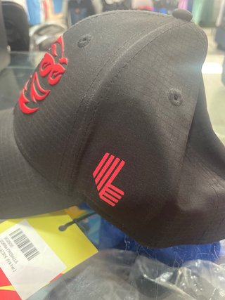 Gorra Fireballs Negra con Logo Rojo