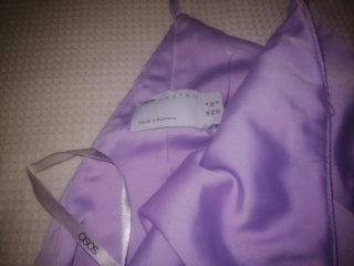 Vestido ASOS morado con abertura