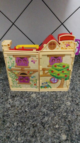 Casa Pin y Pon con 3 muñecas