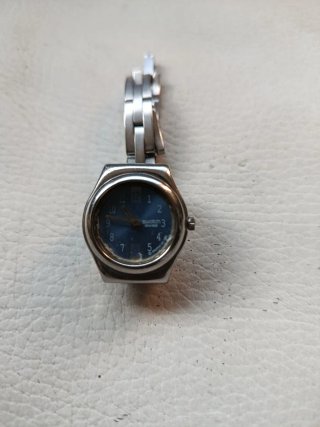 Reloj Swatch Mujer Azul y Plateado