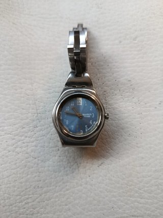 Reloj Swatch Mujer Azul y Plateado