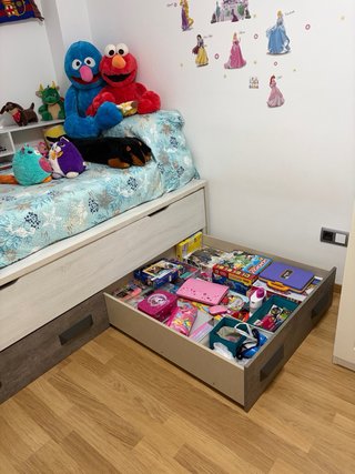 Cama nido de madera maciza.