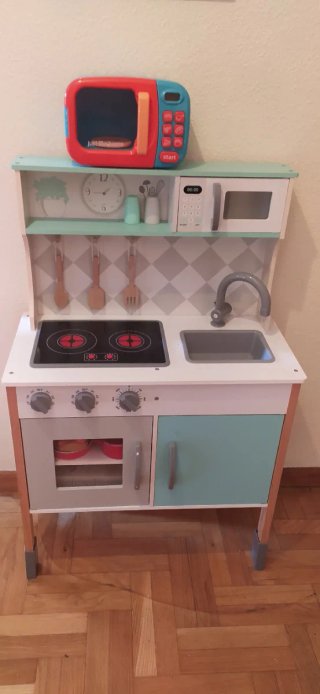 Cocinita infantil de madera
