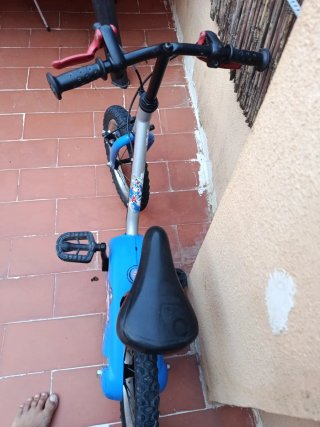 Bicicleta infantil azul y plateada 14"