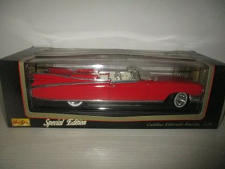 1/18 MODELLO CADILLAC ELDORADO BIARRITZ RED MAISTO