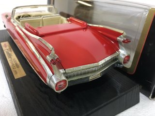 1/18 MODELLO CADILLAC ELDORADO BIARRITZ RED MAISTO