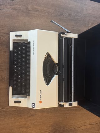 Máquina de escribir Olympia Alphamatica 33
