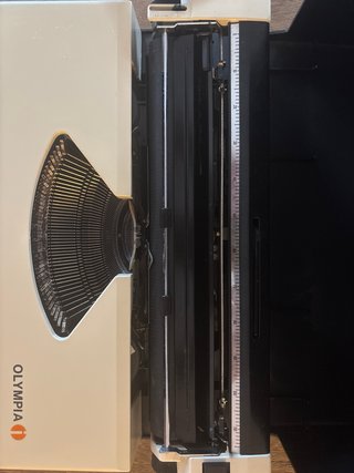 Máquina de escribir Olympia Alphamatica 33