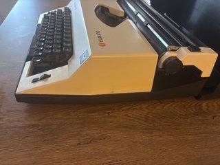Máquina de escribir Olympia Alphamatica 33