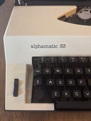 Máquina de escribir Olympia Alphamatica 33