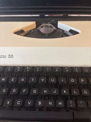Máquina de escribir Olympia Alphamatica 33