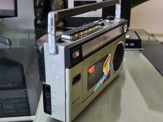 Radio Cassette Sanyo M1700F FM/AM.