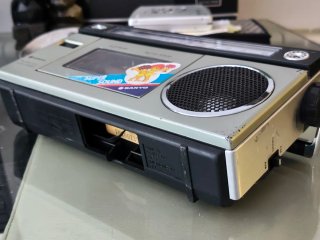 Radio Cassette Sanyo M1700F FM/AM.