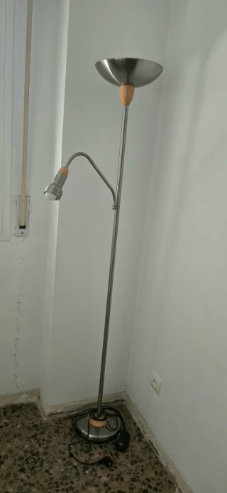 Lámpara de pie metal y madera