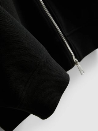Felpa nera con cappuccio e zip