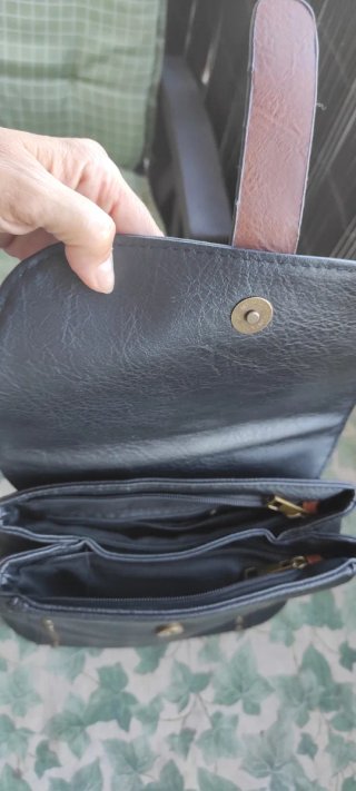 Mochila de piel negra y marrón