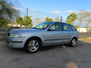 Mazda 323 2000
