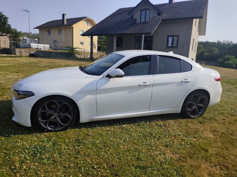 Alfa Romeo Giulia 2016 - foto 1