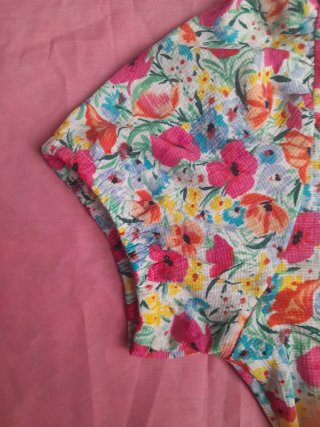 Vestido corto estampado flores