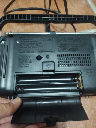 Radio Panasonic RF-2400 AM/FM Portátil