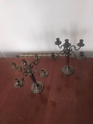 Candelabros franceses de metal plateado