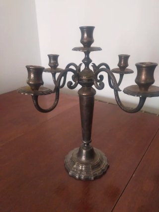 Candelabros franceses de metal plateado