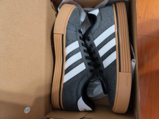 Zapatillas Adidas Gris y Blanco