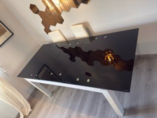 Mesa Comedor Cristal Negra y patas blancas