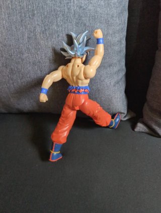 Figura Goku Ultra Instinto Dragon Ball