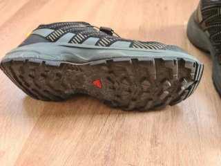 Sneakers Salomon nere e gialle per bambini
