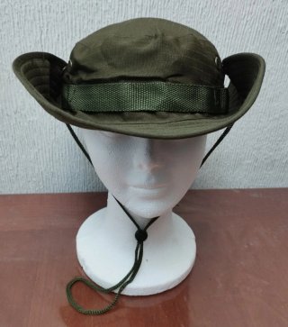 CHAMBERGO SAFARI VERDE. SOMBRERO PESCADOR. MONTAÑA