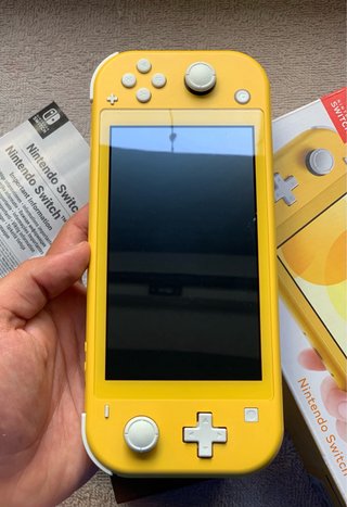 Nintendo Switch Lite + Caja manuales, carga.