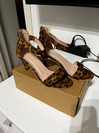 Sandali tacco leopardati